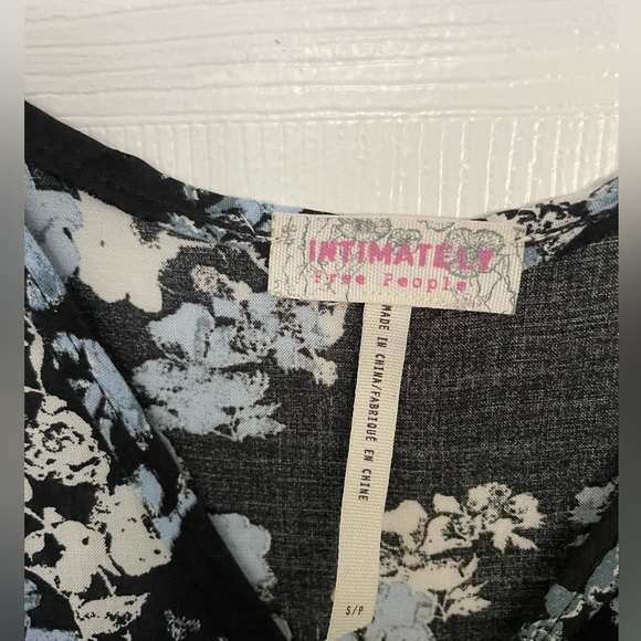 Intimately Free people black trapeze floral tank top with lace detail size small - Picture 3 of 3